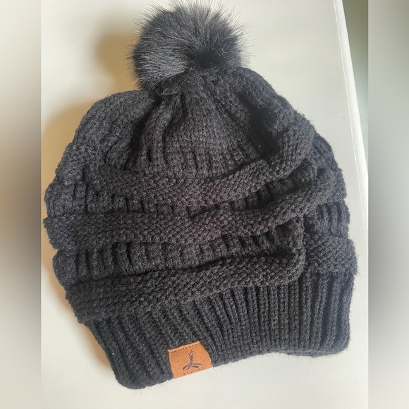 Larome black beanie. NWOT - Picture 1 of 6